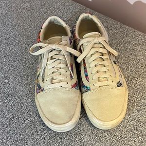Vintage preowned VANS Suede w/ silk embroidery Size  8.